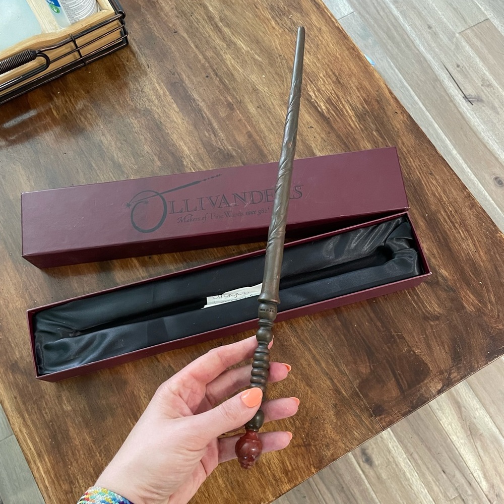 Authentic Ollivander’s Wand Ash/Dragon Heartstring